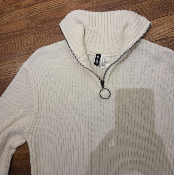 Divided H&M Sweater - Picture 4 of 9